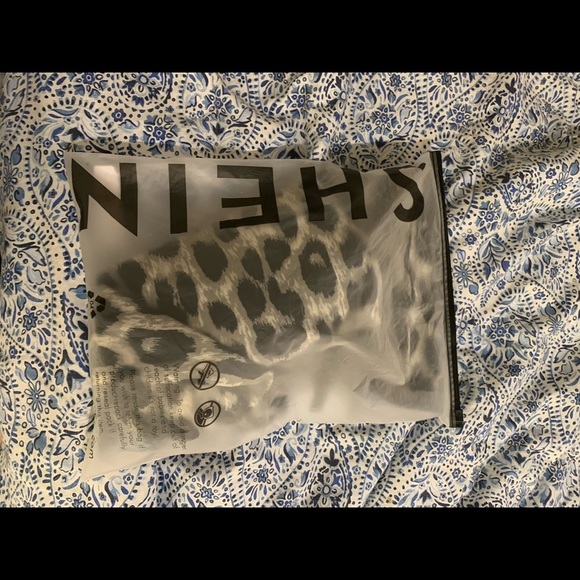 ⭐️⭐️ 2/$35 Shein curve leopard print dress - Picture 4 of 5